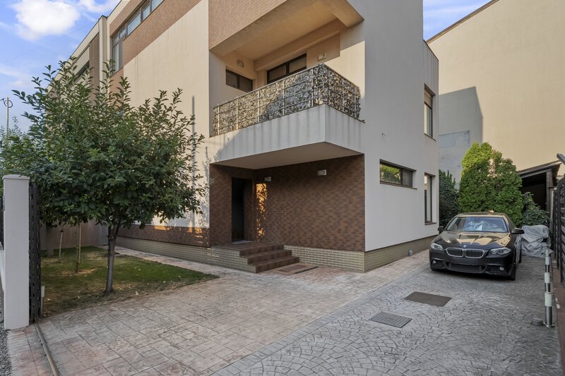 Salajan, Grigorescu, vila parter + 2 etaje, an 2011